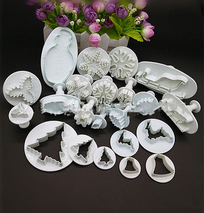 22-Piece Christmas Tree Snowflake Cake Mold Set
